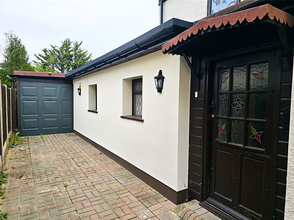 Property photo 2 of 18 Entrance