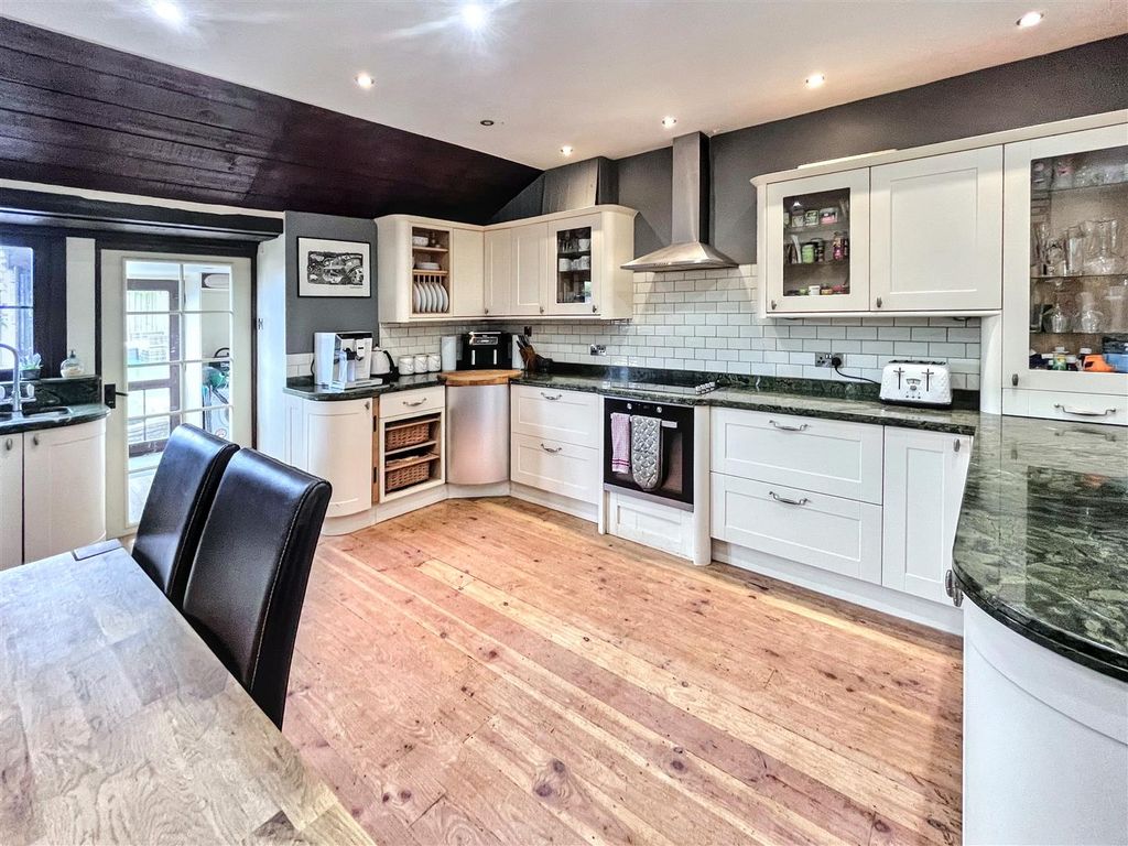 Property photo 3 of 21 Kitchen Dining Room