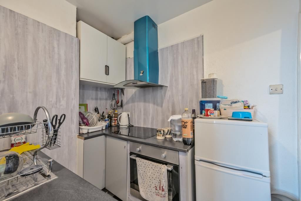 Property photo 2 of 9 Kitchen