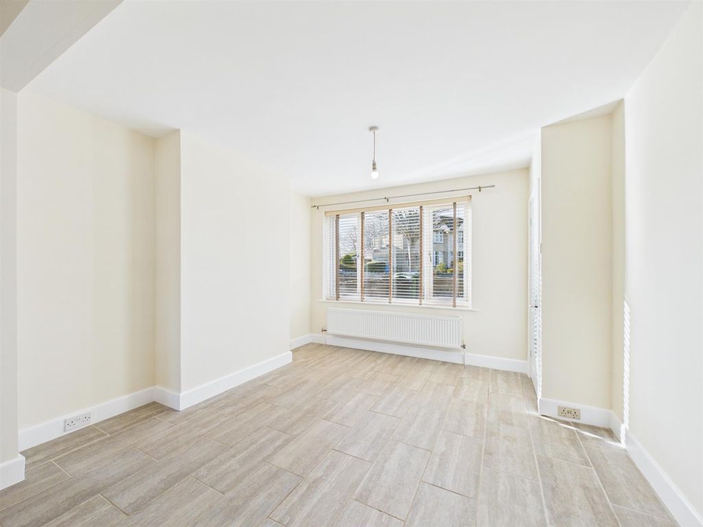 Property photo 3 of 16 Sitting Room