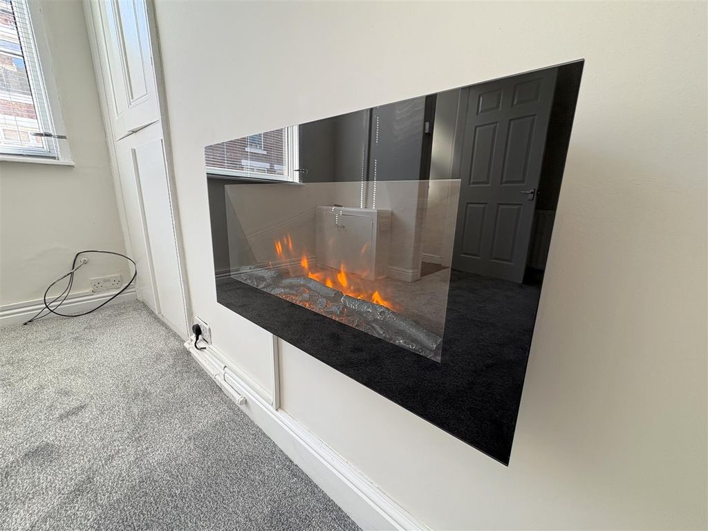 Property photo 3 of 11 Lounge