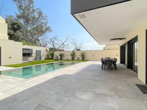 Property photo 2 of 51