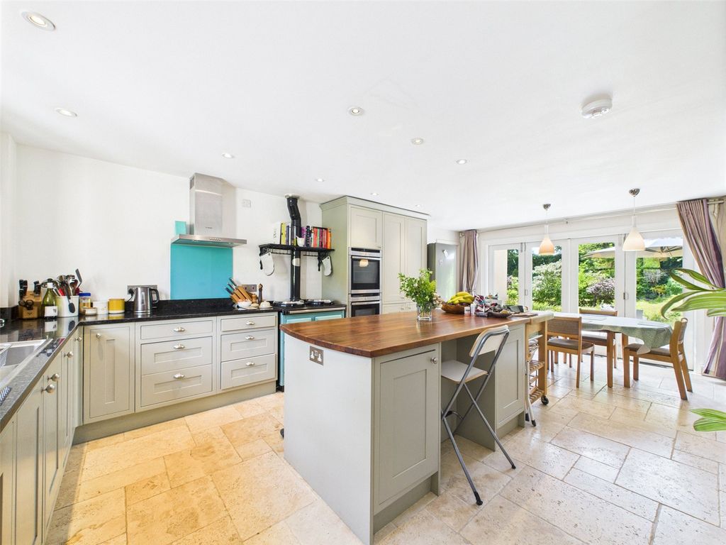 Property photo 3 of 18 Kitchen