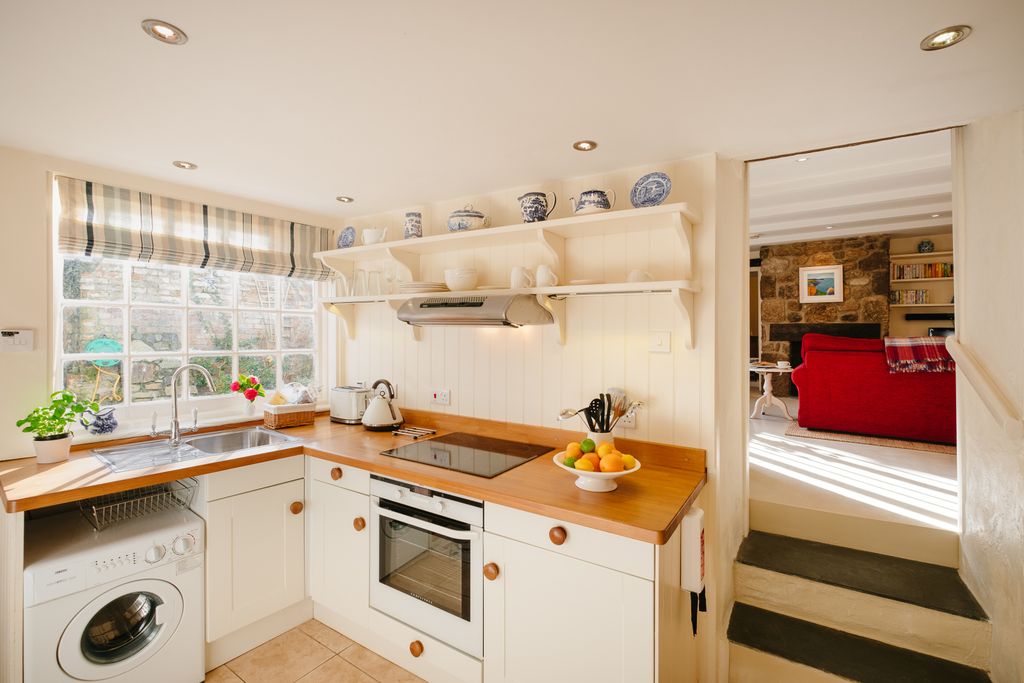 Additional image 7 of 1 bed flat for saleNew Street, Penzance TR18