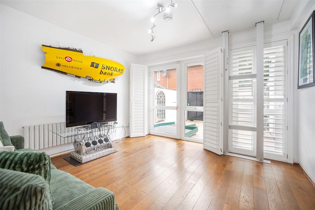 Property photo 3 of 15 Selby Road-10.Jpg