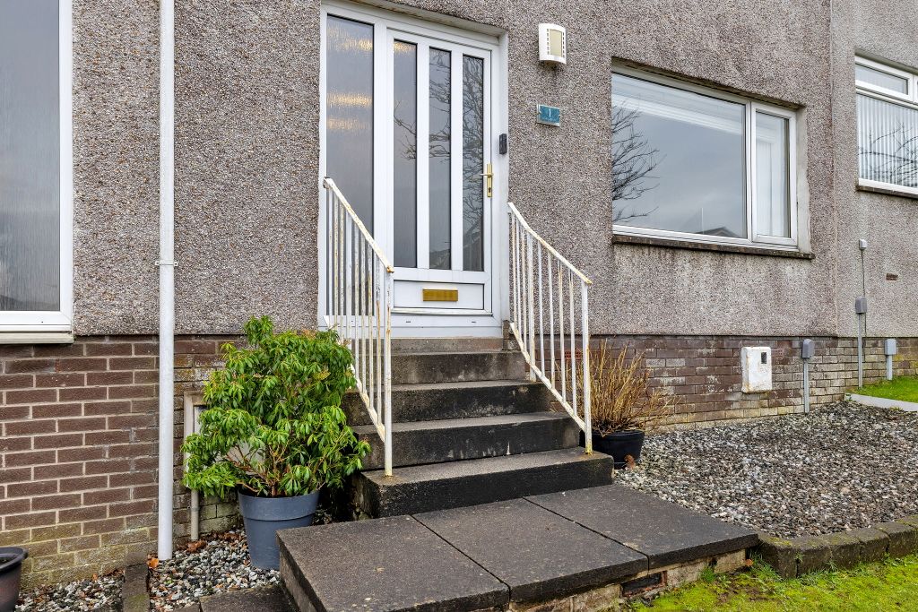 Property photo 2 of 35 002