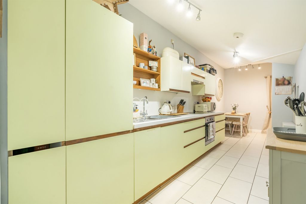 Property photo 2 of 32