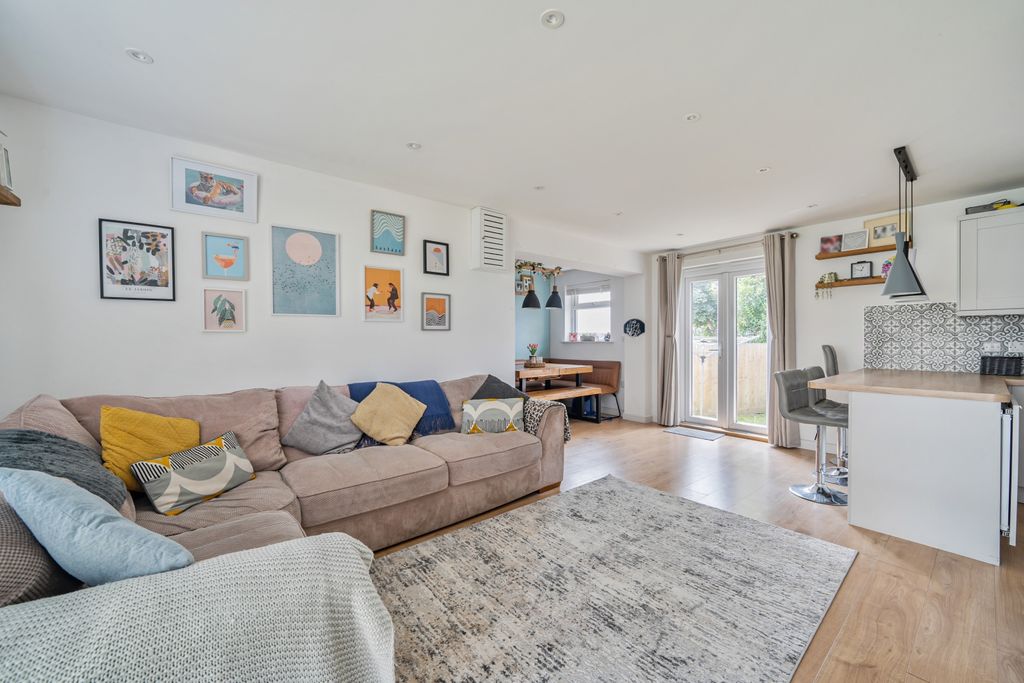 Property photo 2 of 15 1331113-12-68921343Eed15