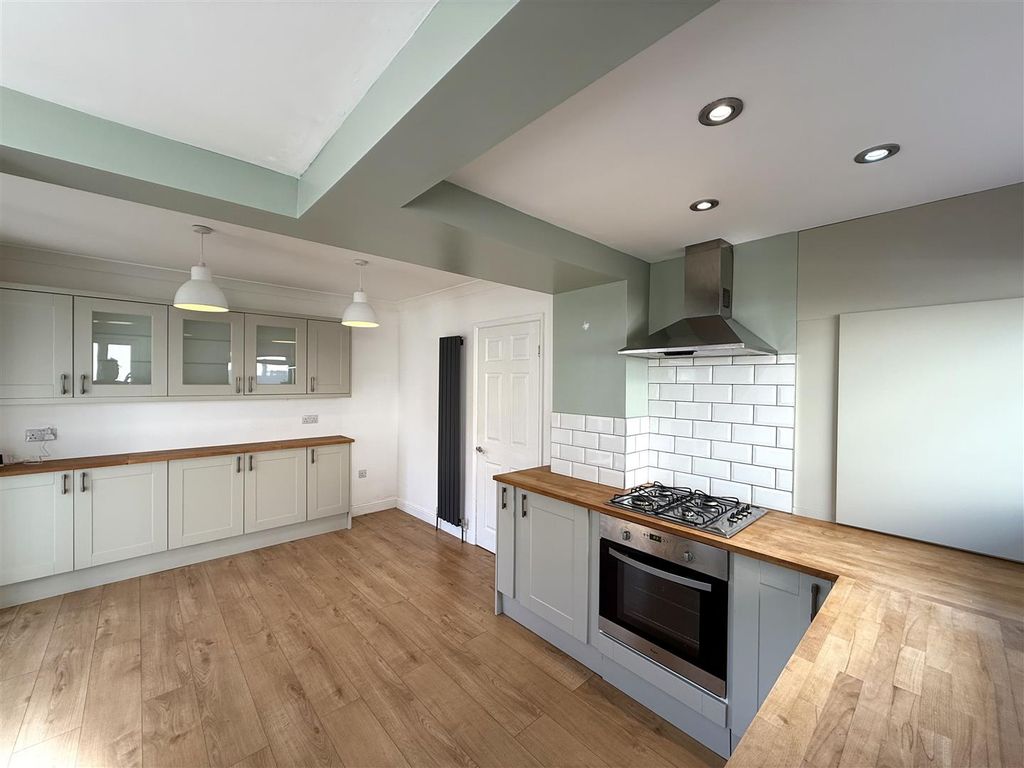Property photo 1 of 14 Pond Road 8.Jpg