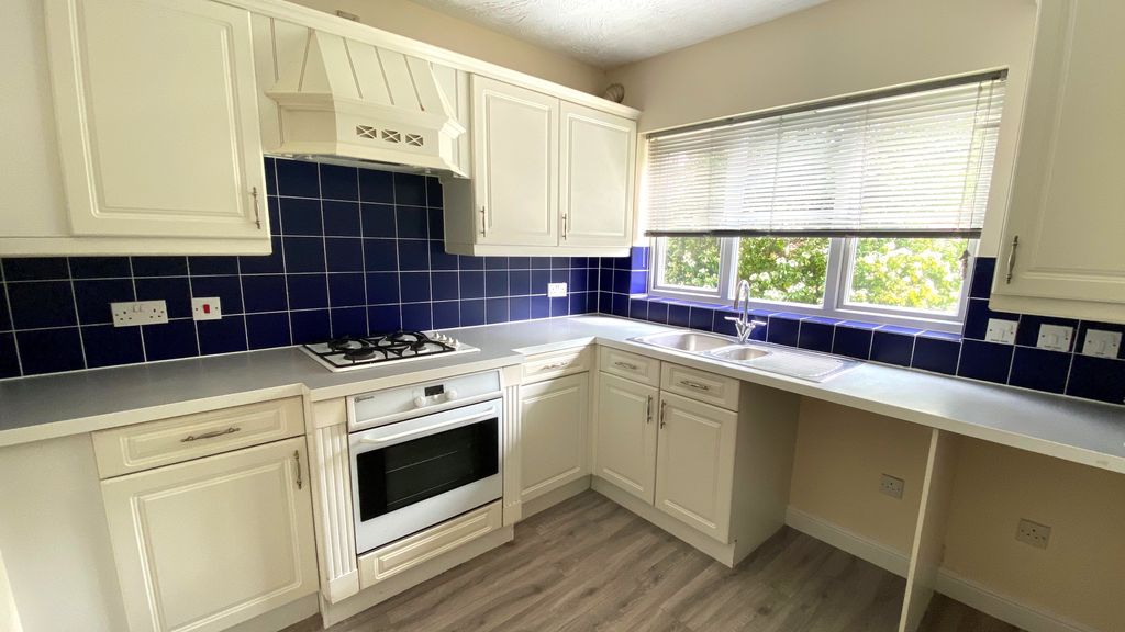 Property photo 2 of 13 Kitchen