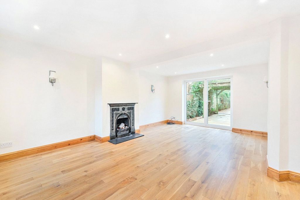 Property photo 3 of 14 Sitting Room