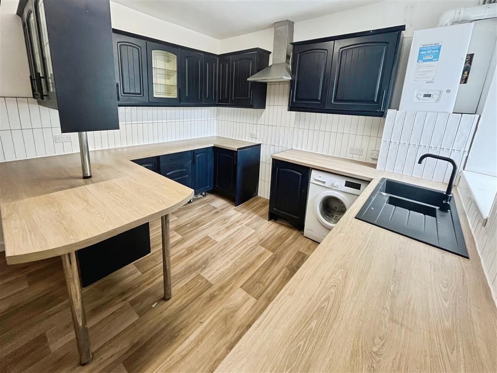 Property photo 2 of 12 Kitchen