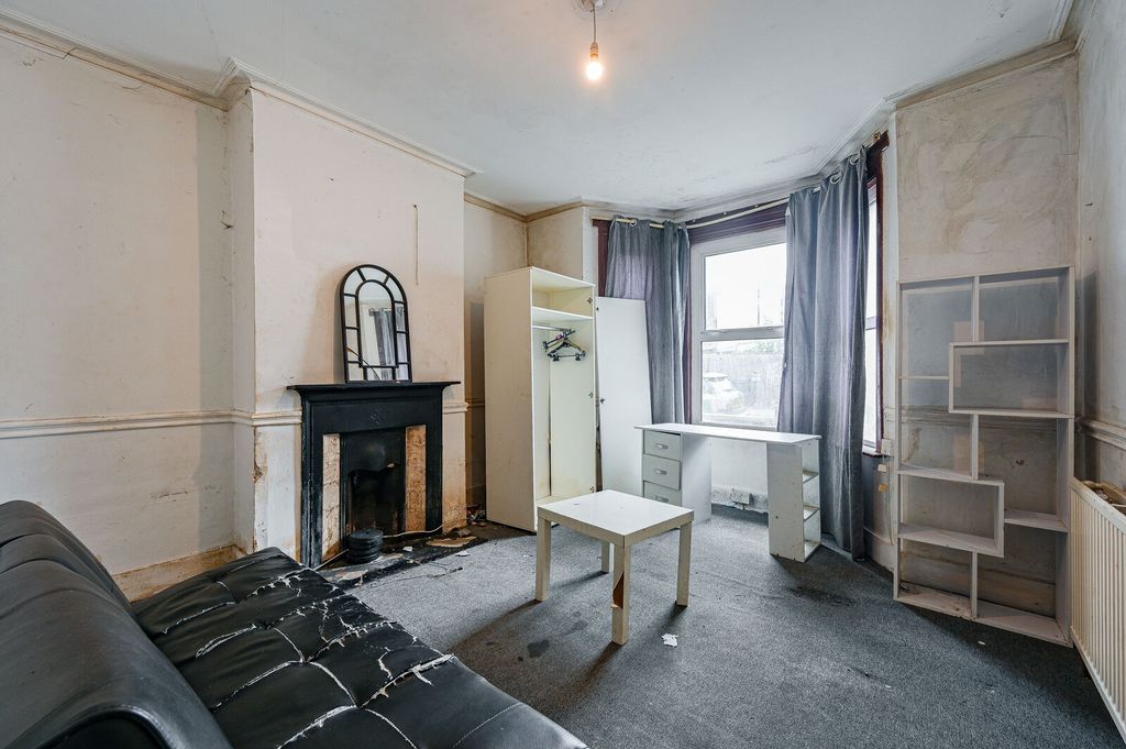 Property photo 3 of 12