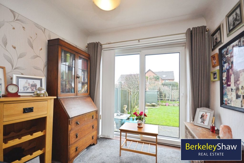 Property photo 3 of 18 Dining Area