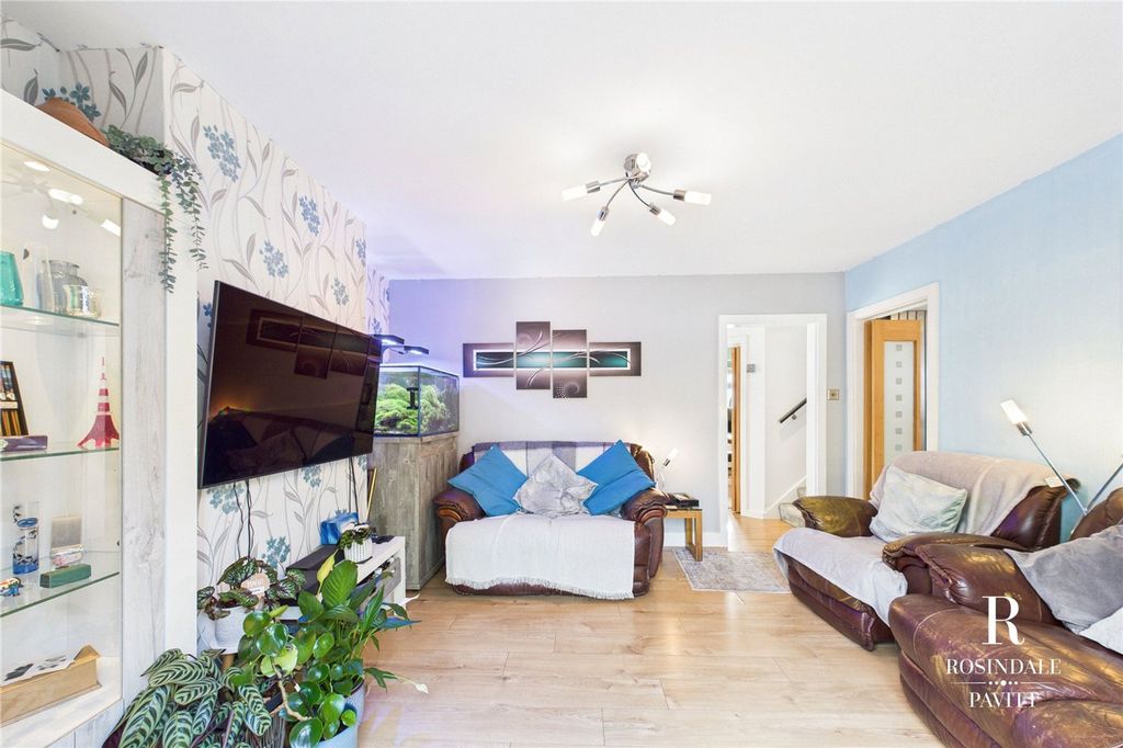 Property photo 3 of 28