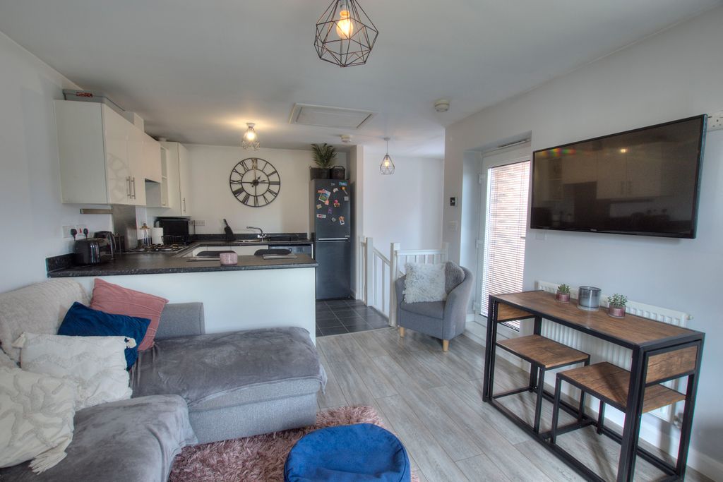 Property photo 2 of 18 2