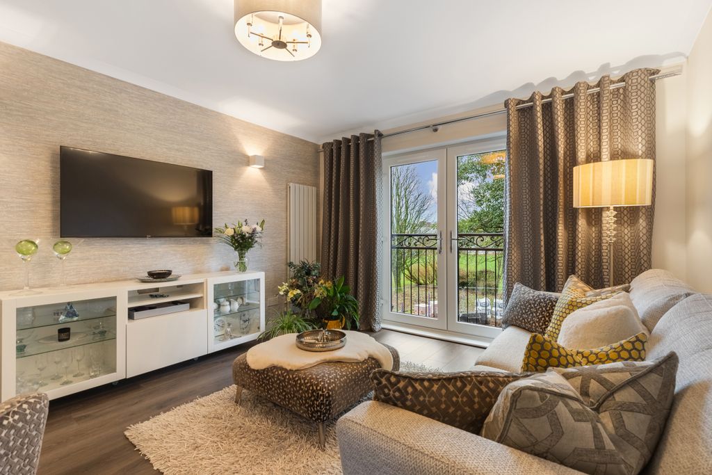 Property photo 2 of 11 Living Room