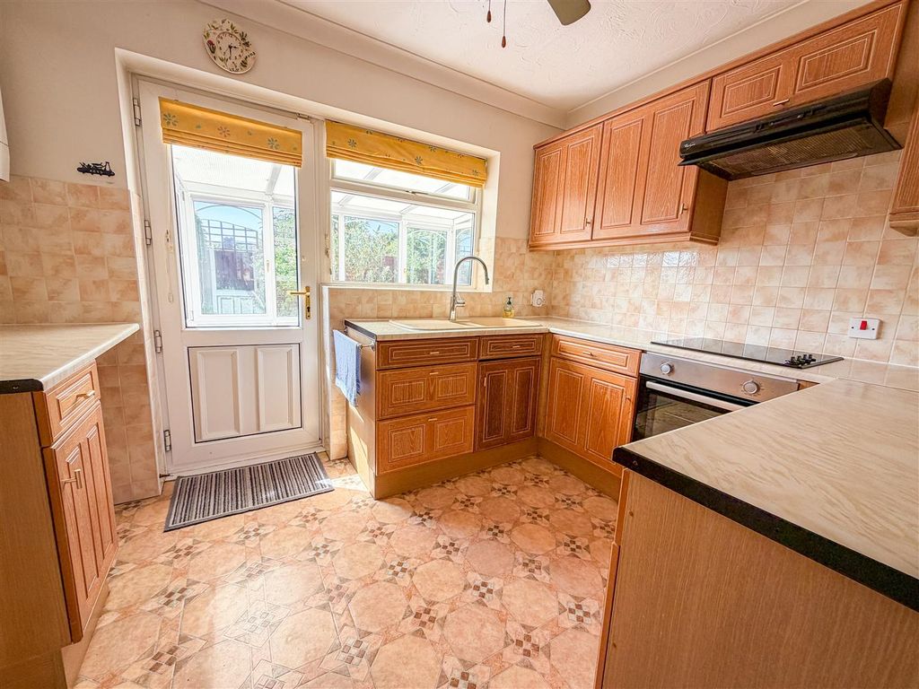 Property photo 3 of 28 Kitchen