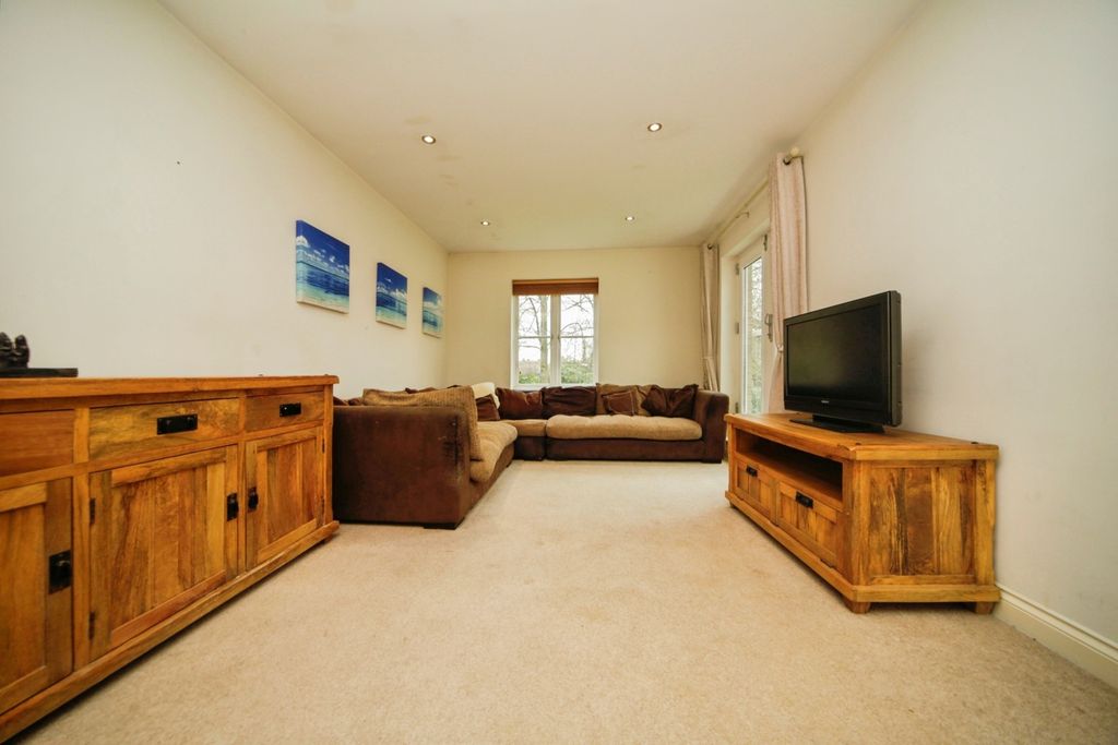 Property photo 2 of 17 Pbox-Img.Jpg