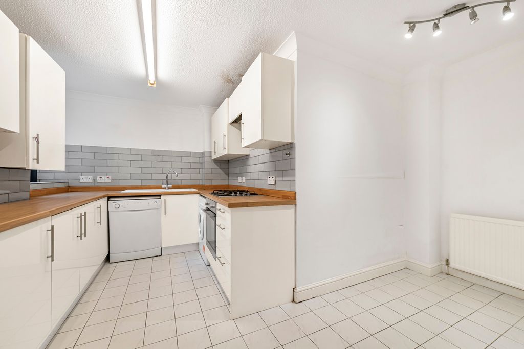 Property photo 3 of 20 Kitchen