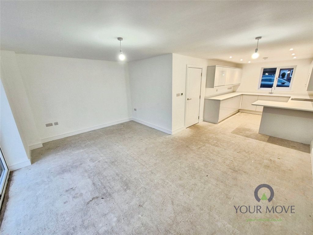 Property photo 3 of 10 Lounge