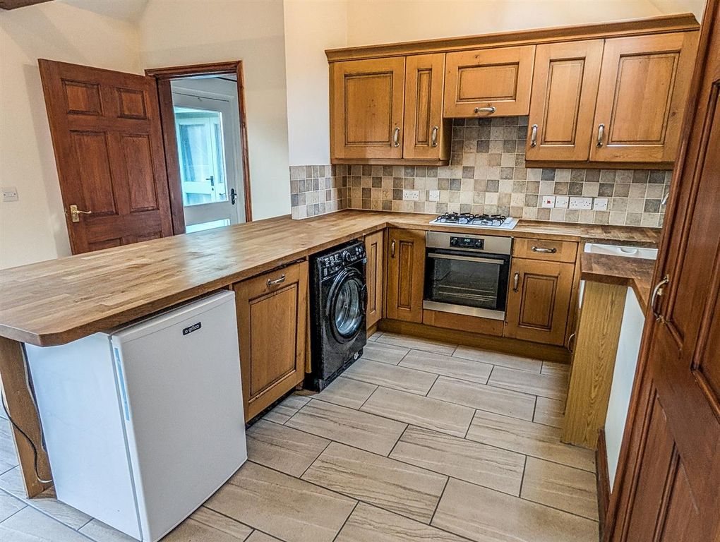 Property photo 3 of 8 5-Pxl_20260112_144053705.Jpg