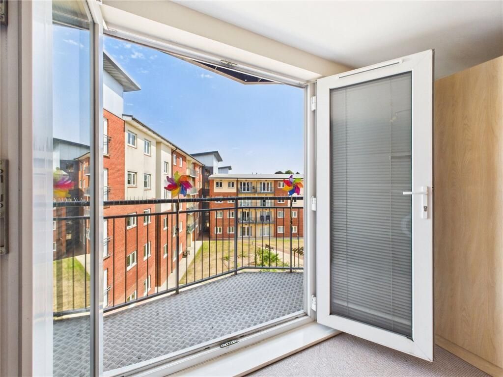 Property photo 3 of 11 Balcony1