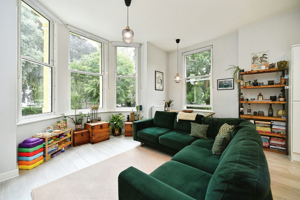 Property photo 2 of 20
