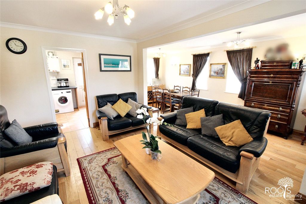 Property photo 3 of 15 Open-Plan