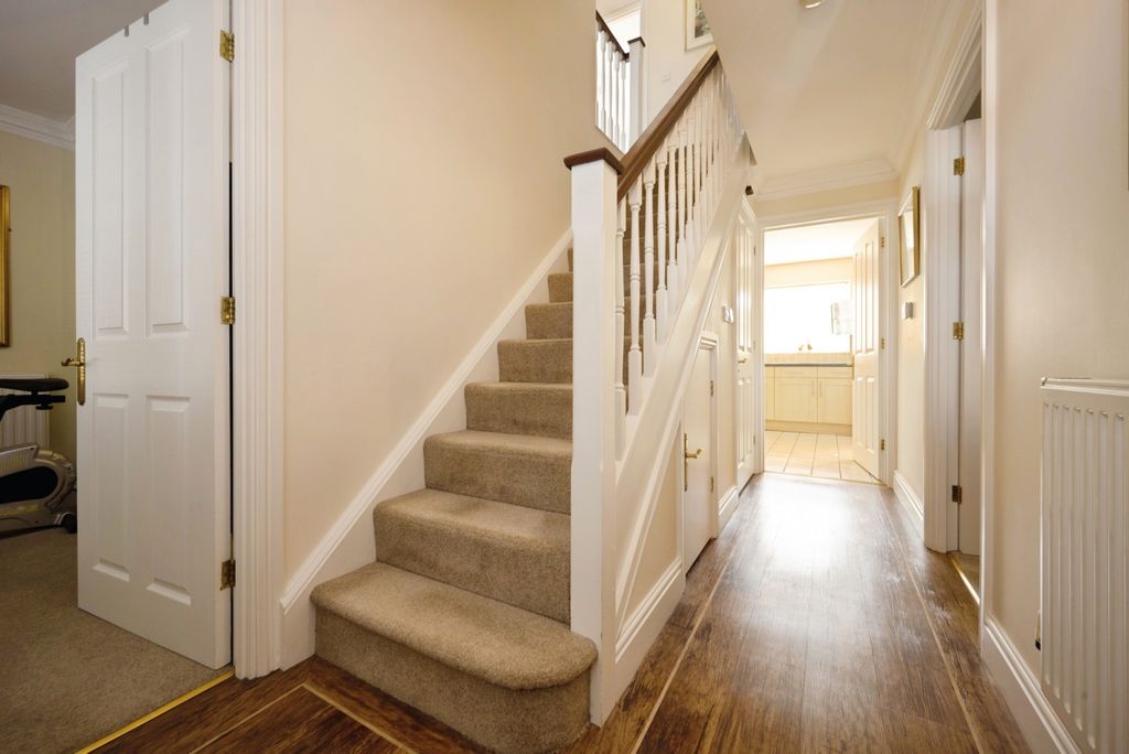 Property photo 3 of 34 Pbox-Img.Jpg