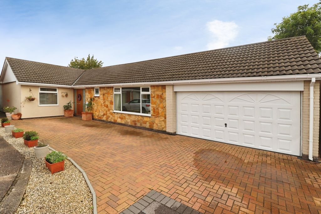 Property photo 1 of 27