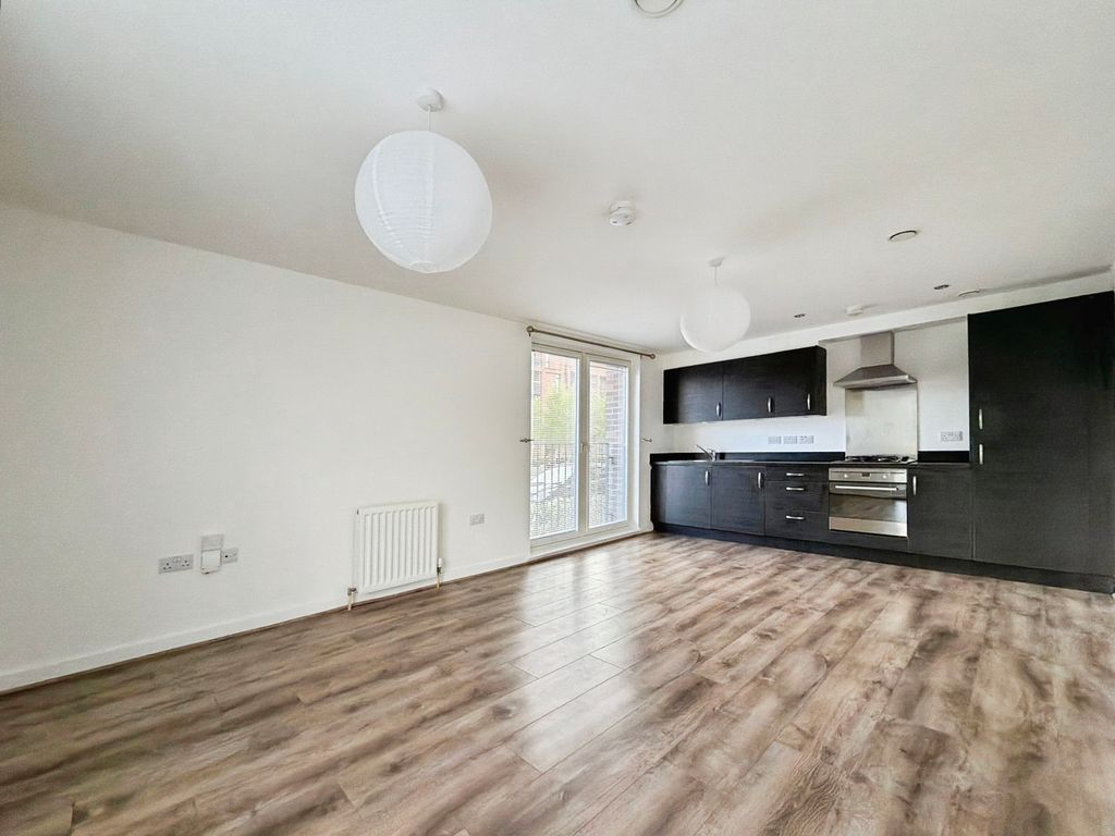 Property photo 3 of 11 Lounge / Dining / Kitchen