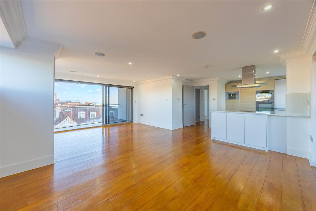 Property photo 2 of 21 Lounge/Kitchen/Diner