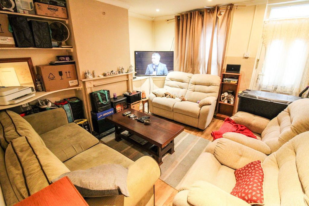 Property photo 3 of 8