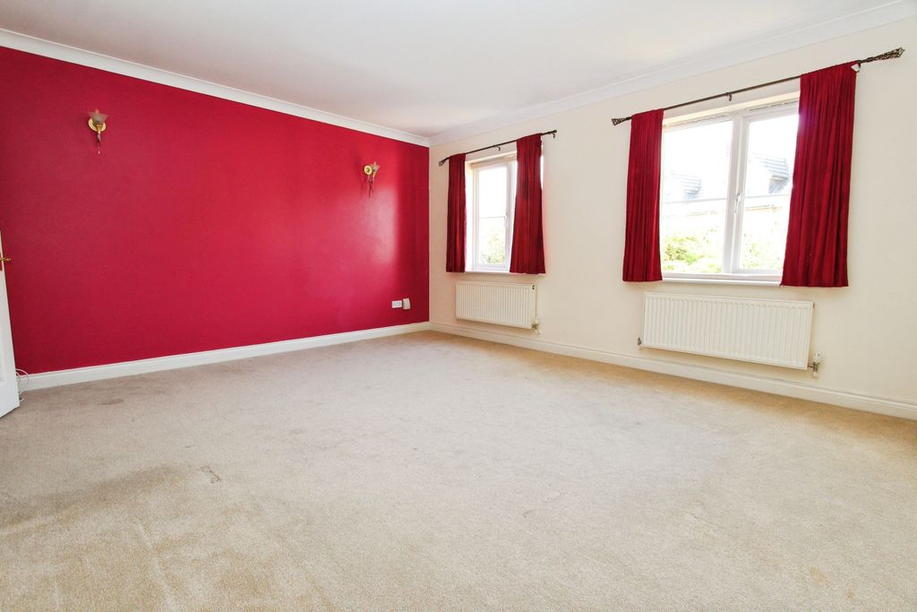 Property photo 2 of 18