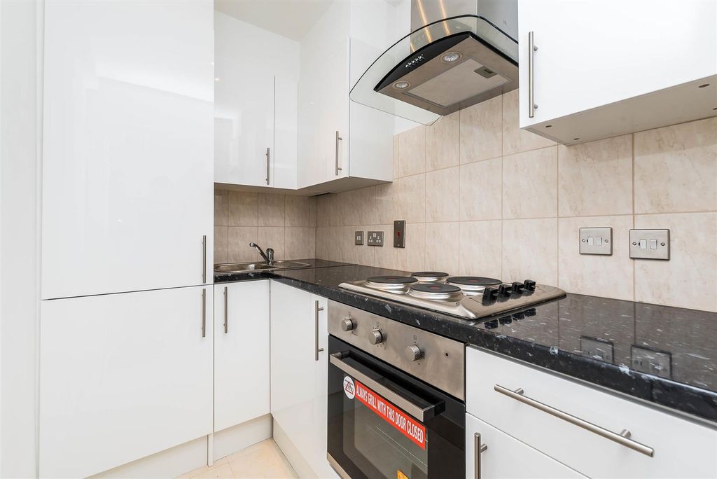 Property photo 2 of 5 92Ky6Xks4Kitldmpzhzw1A.Jpg