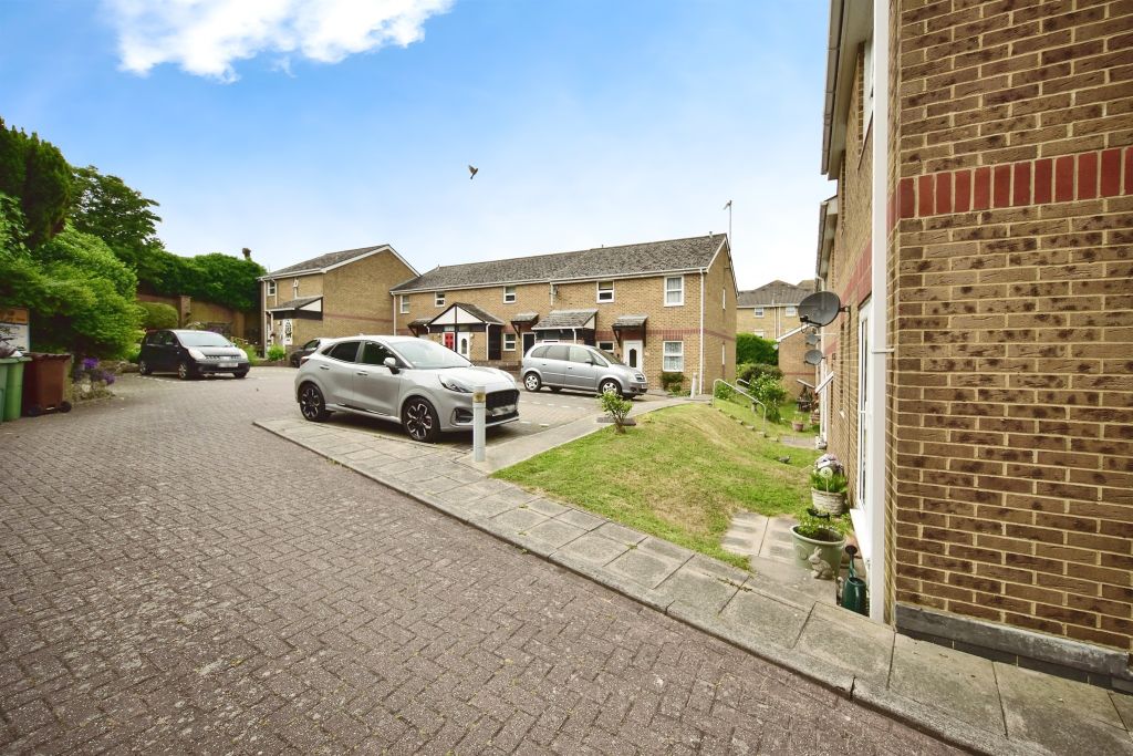 Property photo 2 of 17