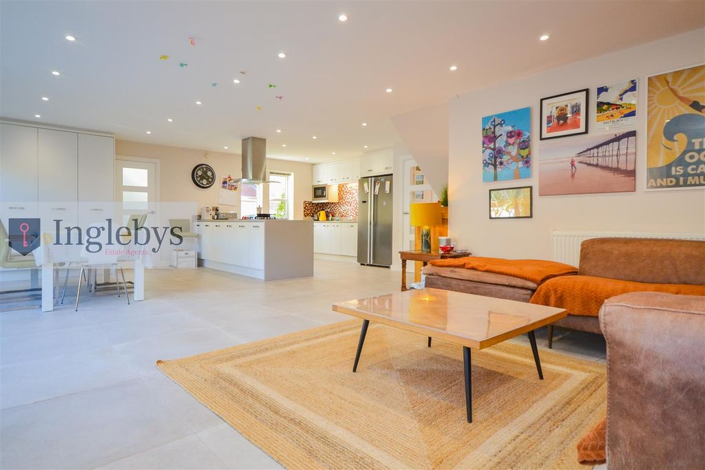 Property photo 2 of 38