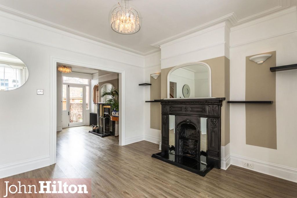 Property photo 3 of 29 Landseer Road13.Jpg
