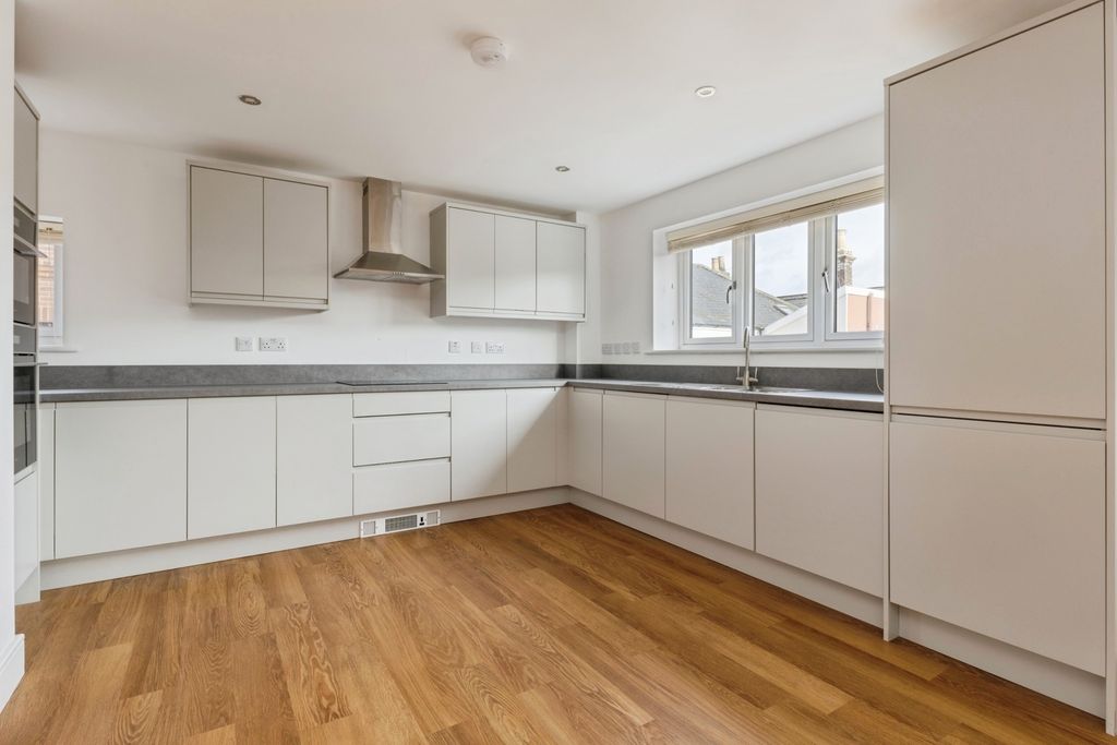 Property photo 2 of 18 Pbox-Img.Jpg