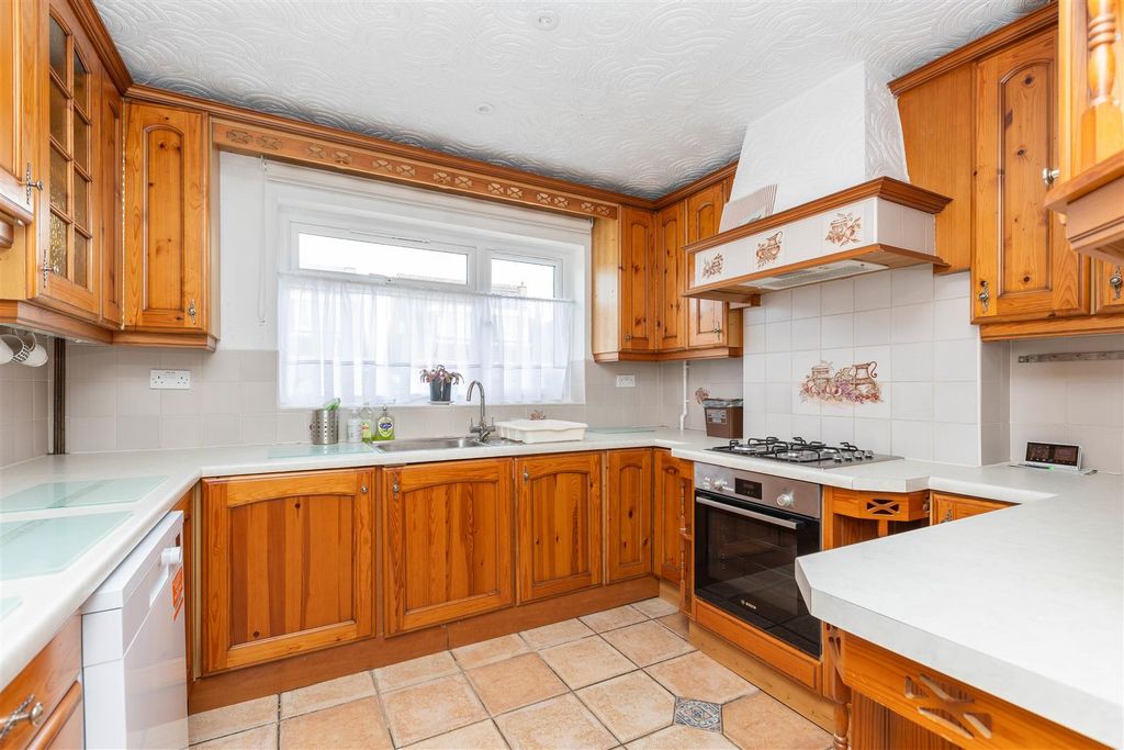Property photo 3 of 16 Kitchen