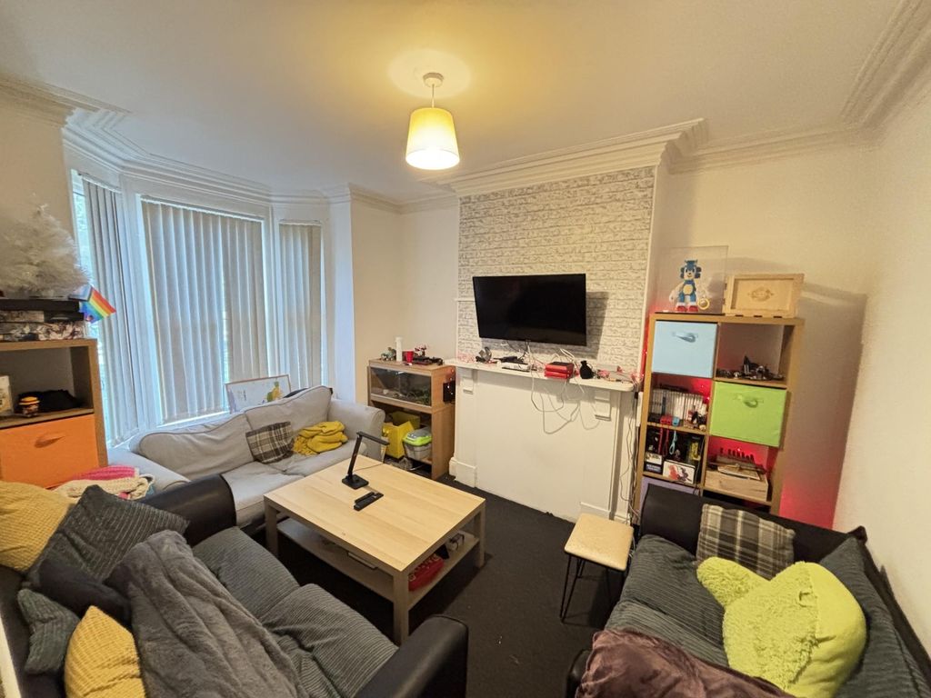 Property photo 2 of 26 A Bright And Spacious Living Room With Comfortable...