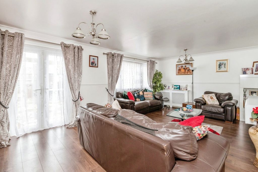 Property photo 2 of 18