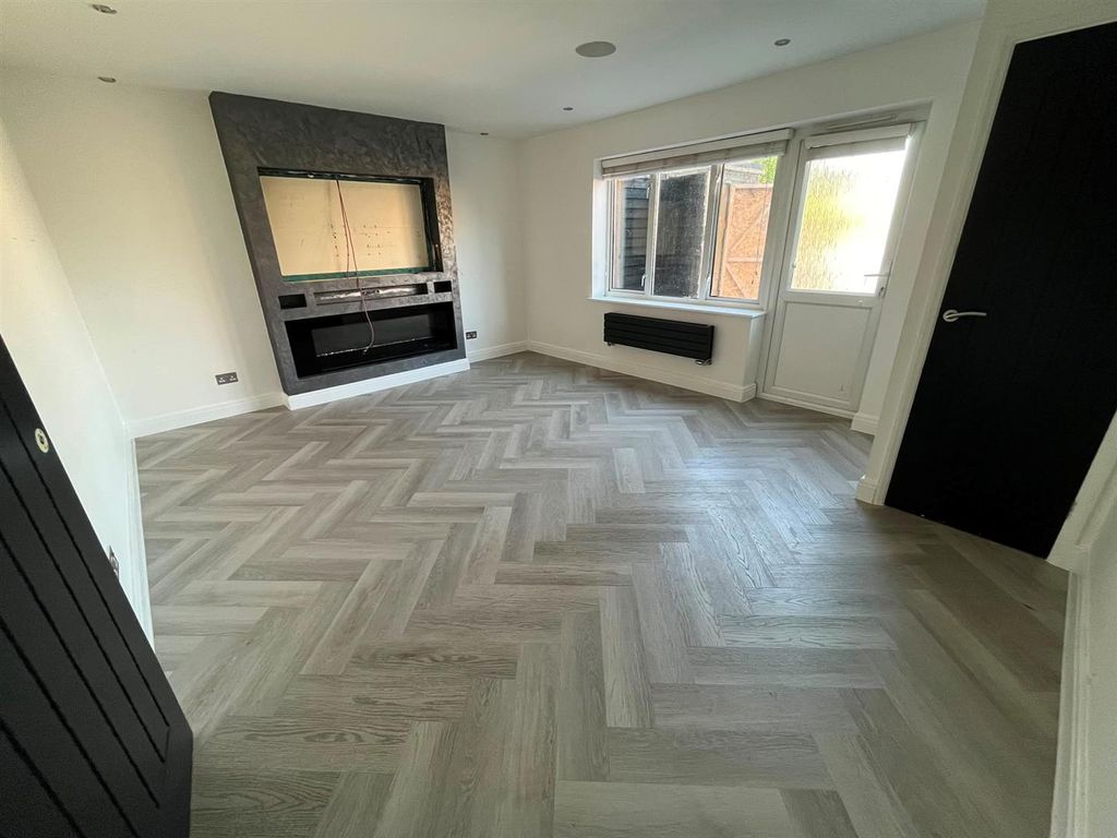 Property photo 3 of 10 8.Jpg