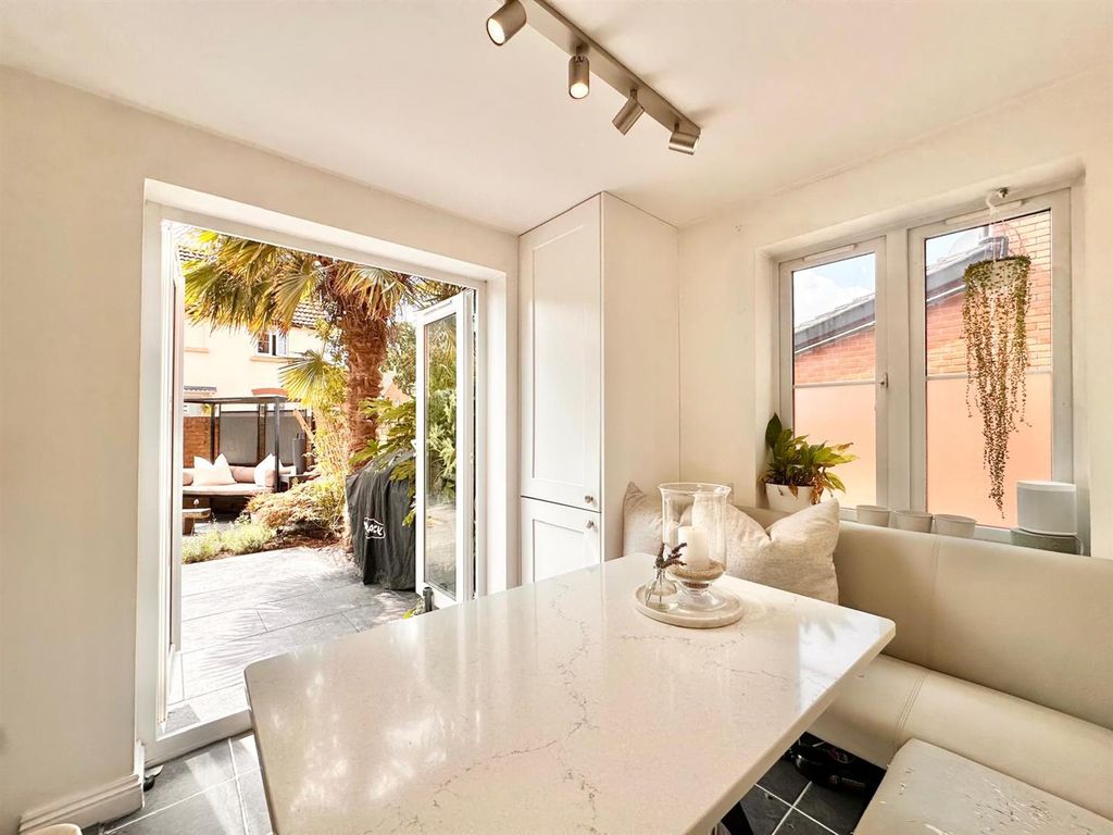 Property photo 2 of 16 Kitchen Diner