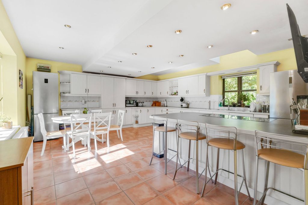 Property photo 3 of 30