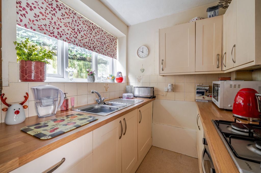 Property photo 2 of 22 1407659-7-699Ed11...
