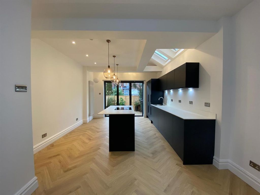 Property photo 2 of 25