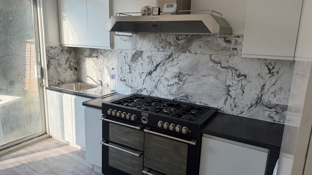 Property photo 1 of 22 4 Bed Terraced House For Sale Totterdown Street, London Sw17