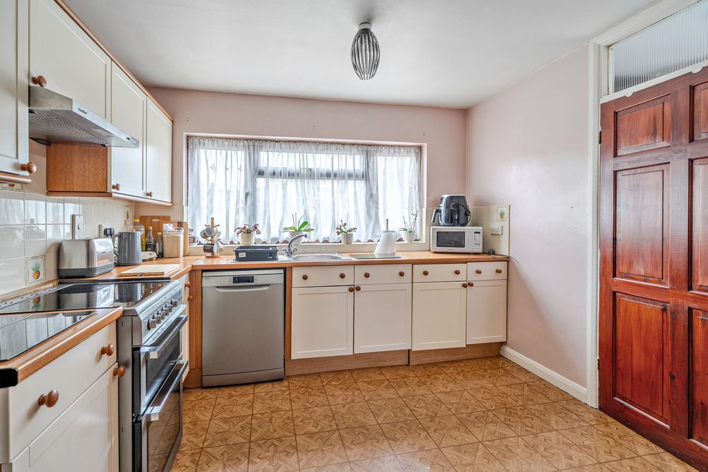 Property photo 2 of 15 Kitchen